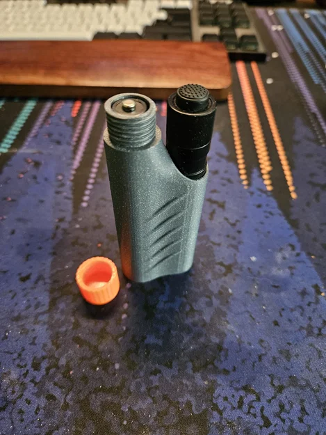 Hộp đựng đèn pin OLIGHT i3T kèm ngăn chứa 2 pin AAA - Image 4