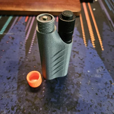 Hộp đựng đèn pin OLIGHT i3T kèm ngăn chứa 2 pin AAA