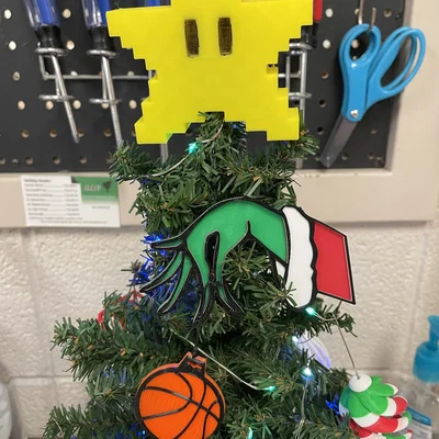 Đồ trang trí cây thông Noel: Bàn tay Grinch cầm bóng rổ in 3D