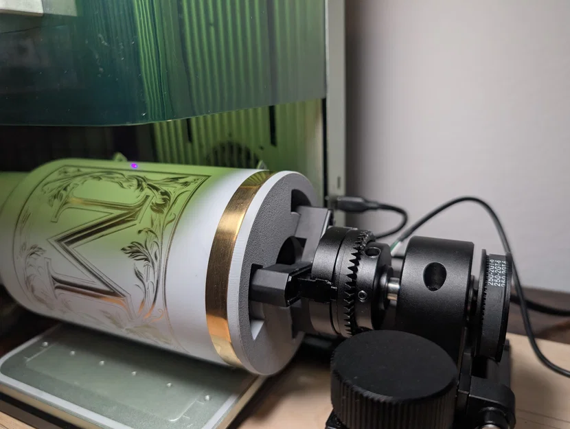 Bộ adapter Xtool Tumbler giúp căn chỉnh bình nước khắc laser - Image 1