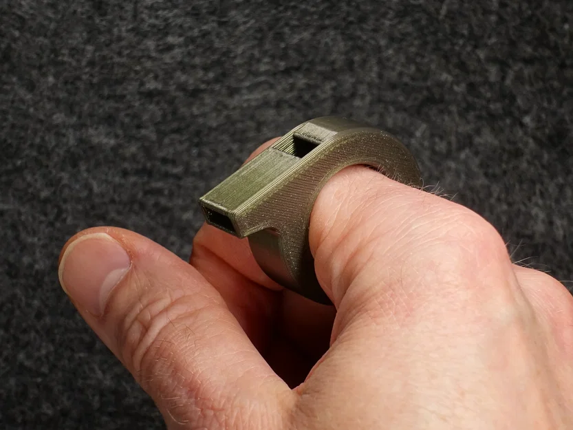 Còi đeo ngón tay Ring Whistle 3D in sáng tạo - Image 1