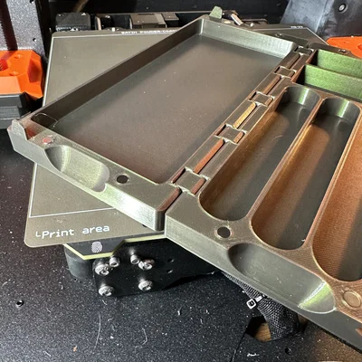 Hộp Đựng Xúc Xắc / Khay Lăn Xúc Xắc / Giá Đỡ Điện Thoại (Bản lề in liền - Có khe gắn nam châm)