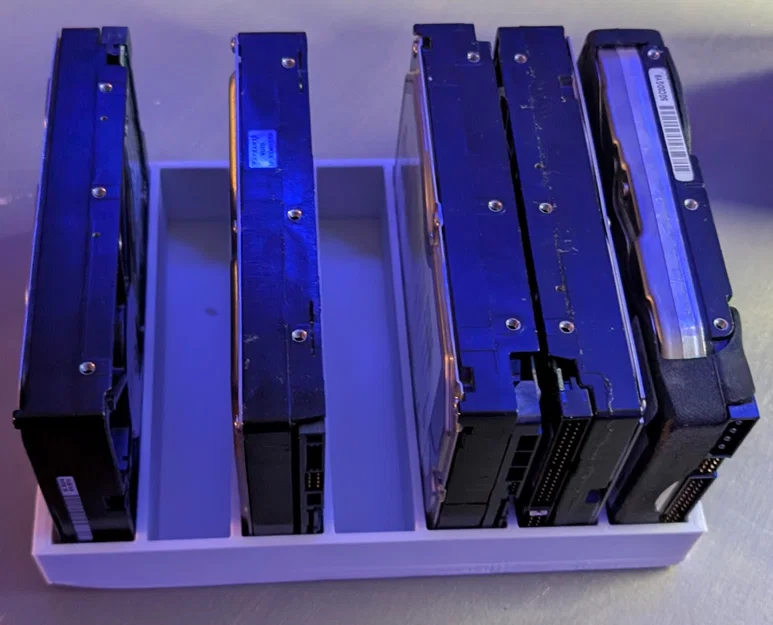 Khay Đựng Ổ Cứng HDD 3.5 inch Đa Năng Cho 7 Ổ Đĩa - Image 1