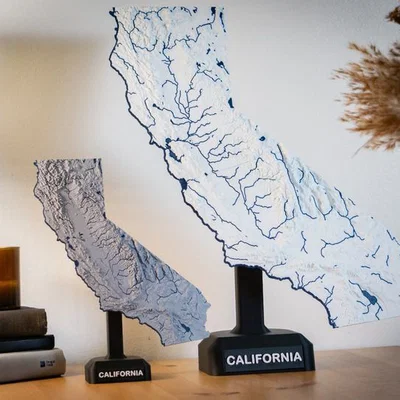 Bản đồ địa hình 3D tiểu bang California, USA (Có sông ngòi và vùng nước)