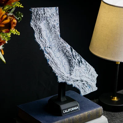 Bản đồ địa hình 3D tiểu bang California, USA (Có sông ngòi và vùng nước)