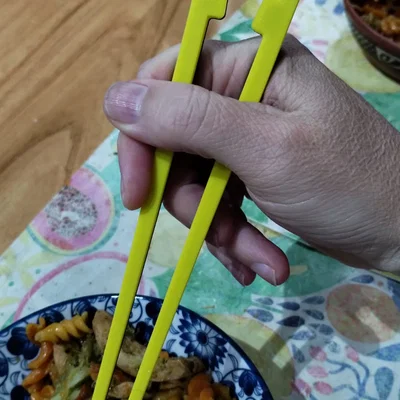 Đũa ăn Sushi kèm dụng cụ hỗ trợ