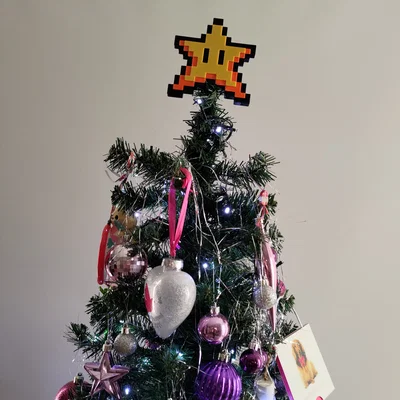 Ngôi sao 8-bit Super Mario trang trí đỉnh cây thông Noel ấn tượng