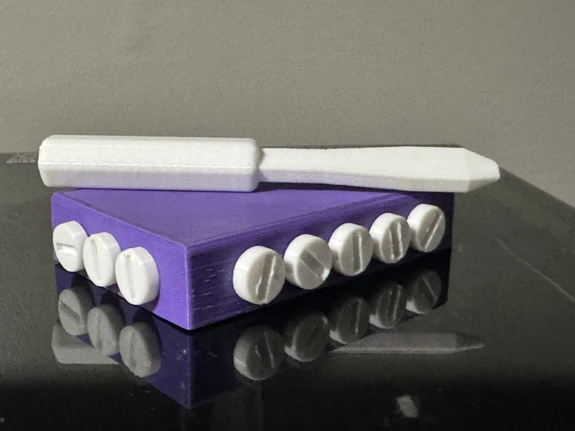 Hộp Đựng Thẻ Quà Tặng Prank - 16 Ốc Vít - Image 1