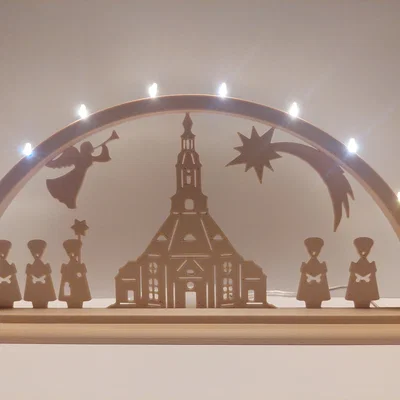 Schwibbogen (Vòm nến) với mô hình nhà thờ Seiffen