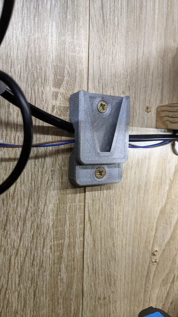 Ngàm gắn tường cho pin V-mount: Giải pháp lưu trữ pin gọn gàng - Image 1