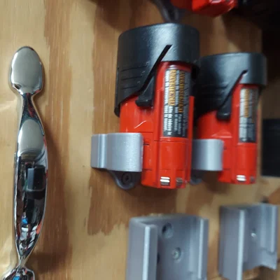 Giá treo pin Milwaukee M12 - Phụ kiện sắp xếp đồ nghề thông minh