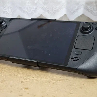 Chân đế kẹp có thể điều chỉnh góc cho Steam Deck