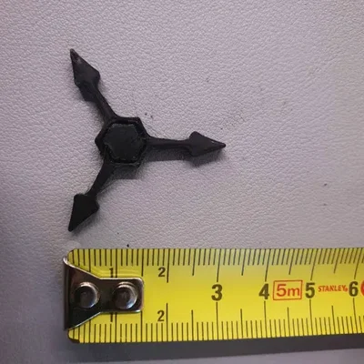 Mẫu in 3D ghim cài áo Absolute Solver từ series Murder Drones