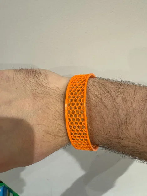 Vòng tay lục giác TPU (TPU hex bracelet) - Image 1