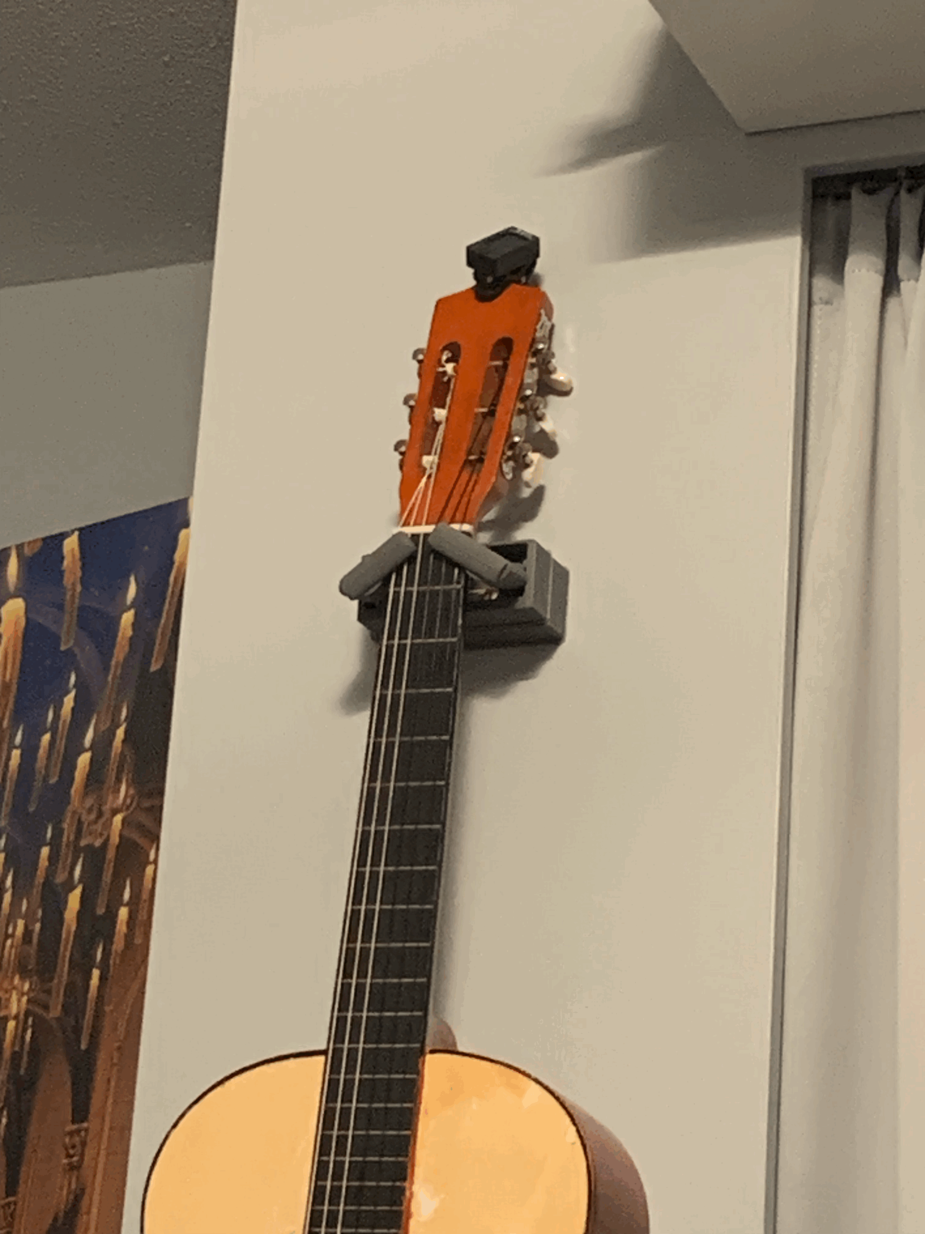Giá treo đàn guitar tự khóa in 3D - Giải pháp bảo vệ đàn an toàn - Image 2