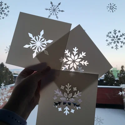 Khuôn vẽ bông tuyết (Snowflake stencils)