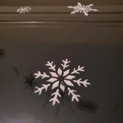 Khuôn vẽ bông tuyết (Snowflake stencils)