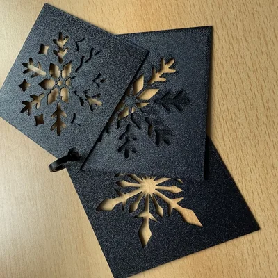 Khuôn dán kính hình bông tuyết (Snowflake Stencils)