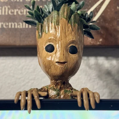 Baby Groot Monitor Hugger - Mô hình trang trí màn hình siêu dễ thương