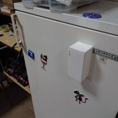 Mô hình tủ lạnh mini gắn nam châm độc đáo (Fridge on a fridge)