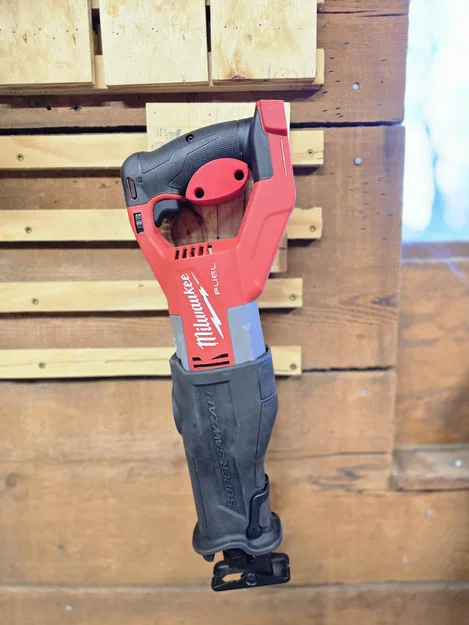 Giá treo máy cưa kiếm Milwaukee M18 Sawzall - Image 1