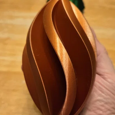 Mẫu Trang Trí Cây Thông Noel Dạng Xoắn Ốc Đầu Tiên