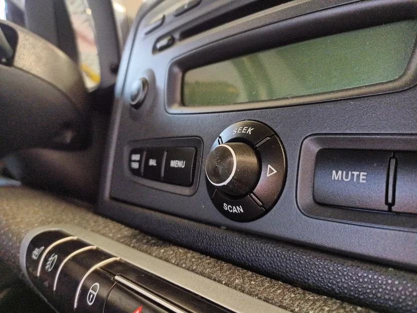 Smart fortwo - Khắc phục núm xoay âm lượng bị chảy nhựa - Image 1