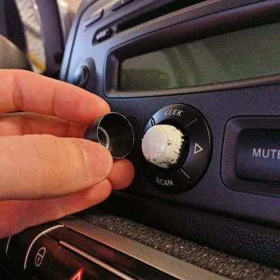 Smart fortwo - Khắc phục núm xoay âm lượng bị chảy nhựa