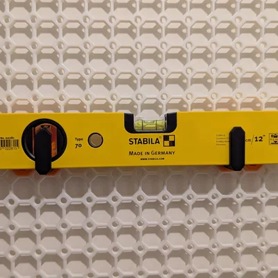 Giá treo thước thủy (Spirit Level Holder) tối ưu cho Multiboard