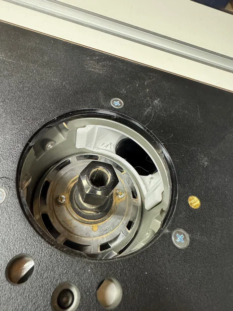 Cổng hút bụi Bosch 1617EVS/RA1161 dùng cho bàn router - Image 1