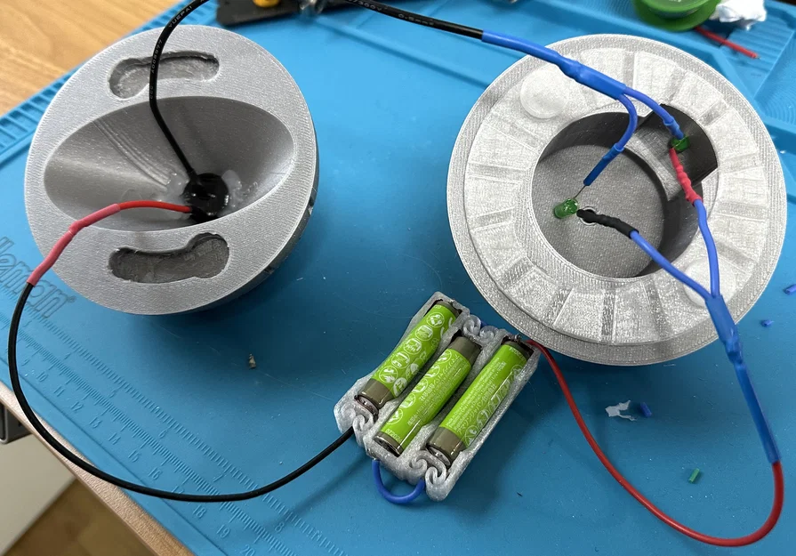 Mô hình Death Star trang trí Giáng sinh có đèn LED - Cải tiến không gian pin và công tắc - Image 3