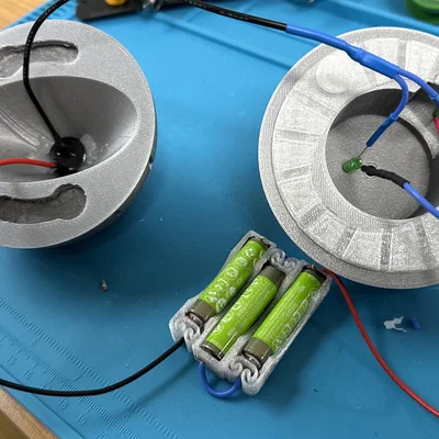 Mô hình Death Star trang trí Giáng sinh có đèn LED - Cải tiến không gian pin và công tắc