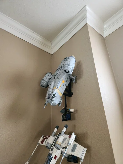 Giá treo tường cho Lego Razor Crest UCS 75331 - Image 1