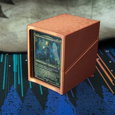 Hộp đựng bài Magic: The Gathering Commander với khung trưng bày thẻ trong suốt