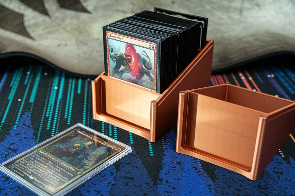 Hộp đựng bài Magic: The Gathering Commander với khung trưng bày thẻ trong suốt - Image 4