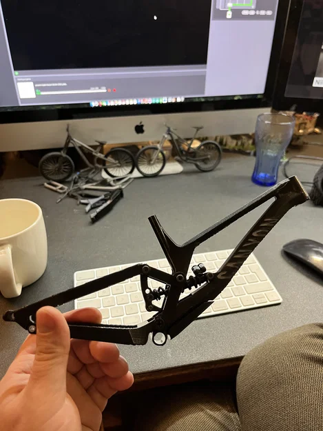 Canyon Sender CFR - Mô hình xe đạp đổ đèo (DH) thu nhỏ - Image 4