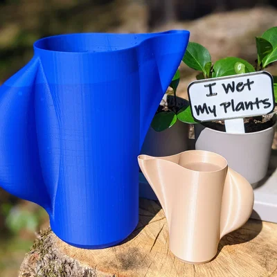 Bình tưới cây cách điệu Ergo Vase - Không chỉ là bình tưới thông thường