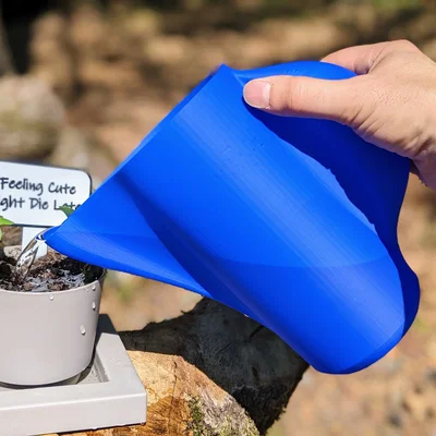 Bình tưới cây cách điệu Ergo Vase - Không chỉ là bình tưới thông thường