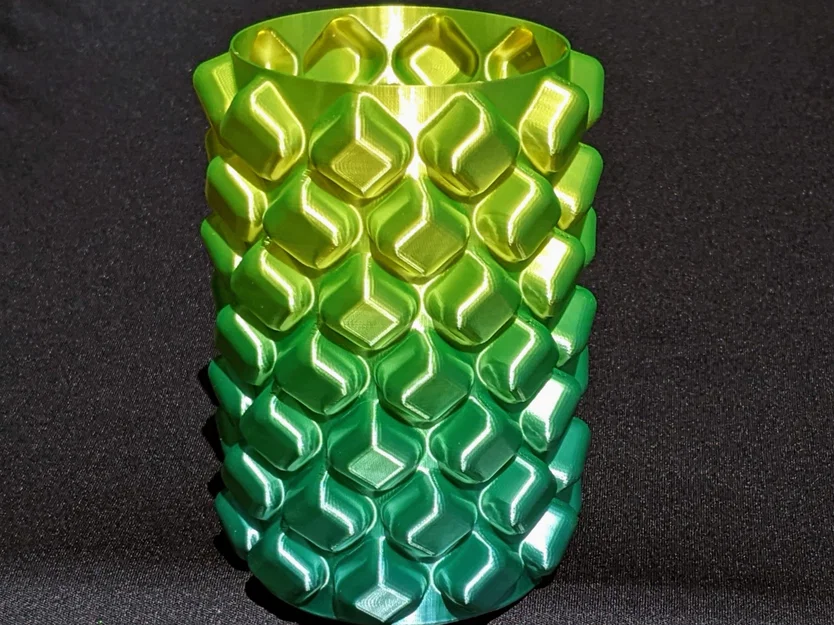 Bình hoa khối lập phương bo tròn xoắn ốc đầy mê hoặc - Image 3