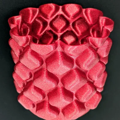 Bình hoa khối lập phương bo tròn xoắn ốc đầy mê hoặc