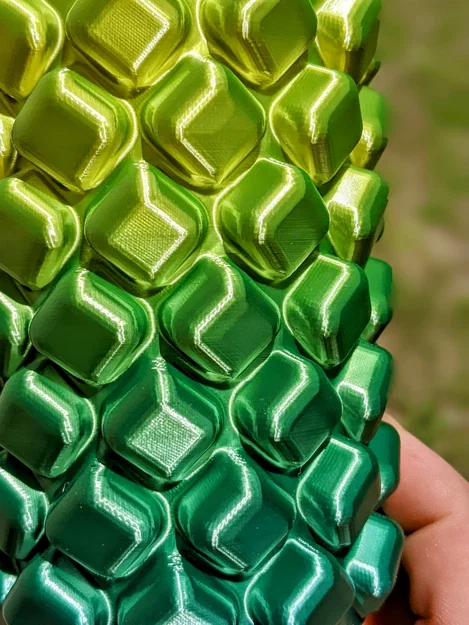 Bình hoa khối lập phương bo tròn xoắn ốc đầy mê hoặc - Image 5