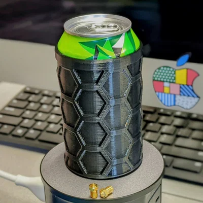 Bao lon nước 12oz họa tiết lục giác (Koozie) - Cầm nắm thoải mái