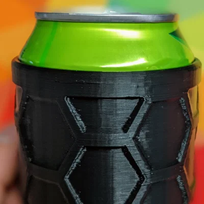 Bao lon nước 12oz họa tiết lục giác (Koozie) - Cầm nắm thoải mái