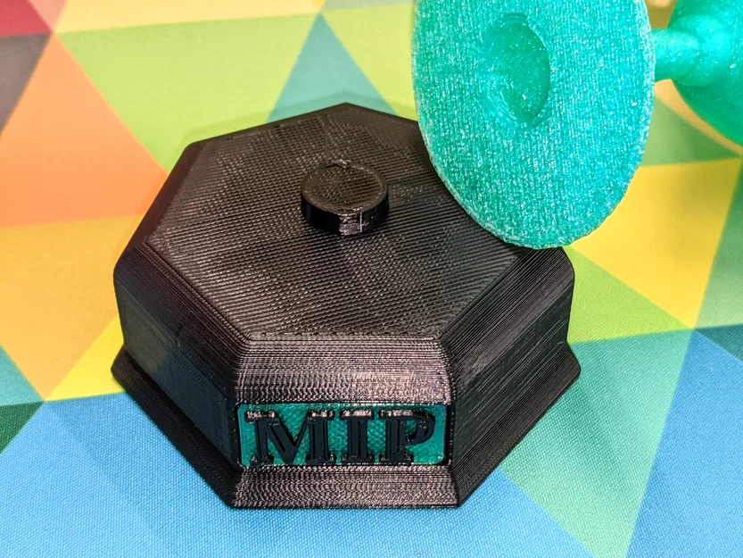 Cúp vinh danh MVP và Most Improved Player kèm bảng tên - Image 2