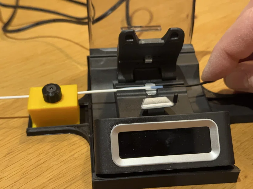 Tay hỗ trợ (Helping hand) cho thiết bị nối nhựa Sunlu Filament Connector - Image 1