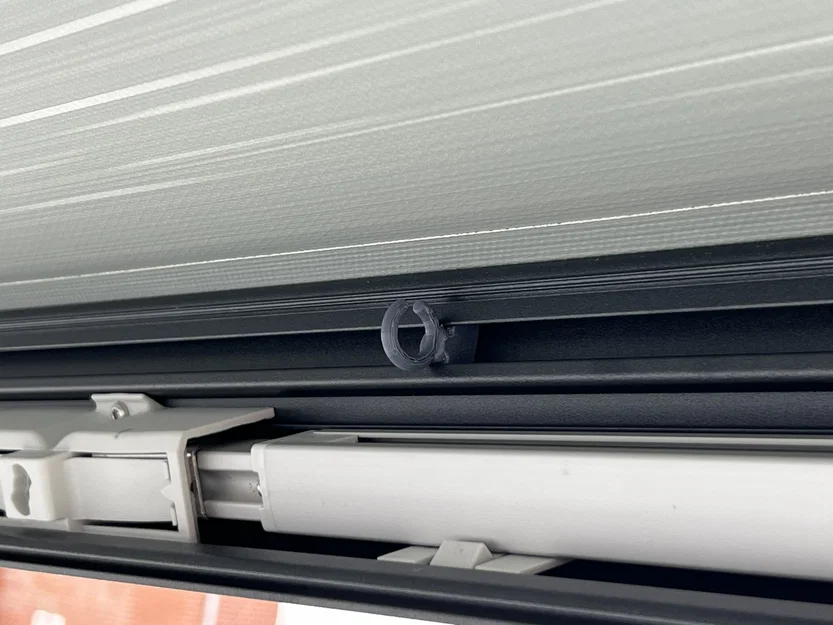 Móc treo cho mái hiên Thule Omnistor (gắn ngoài khe Keder) - Image 1