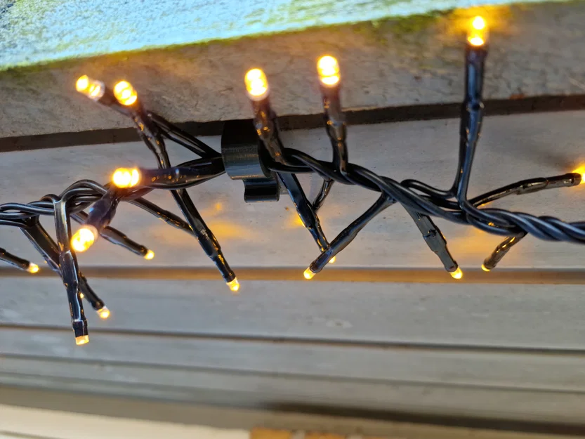 Móc treo đèn trang trí Noel cho diềm mái - Image 4