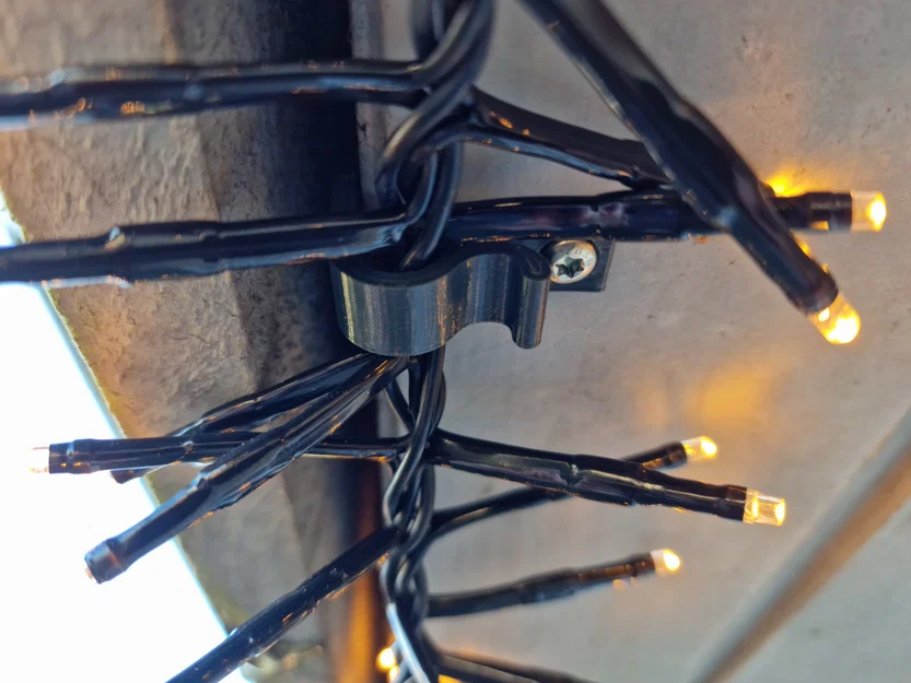 Móc treo đèn trang trí Noel cho diềm mái - Image 6