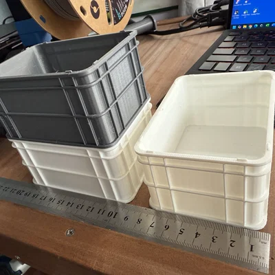 Giỏ nhựa mini xếp chồng (Stackable Crate Mini) tiện dụng để bàn