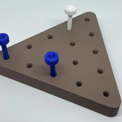 Trò chơi cờ Triangle Peg Game in 3D